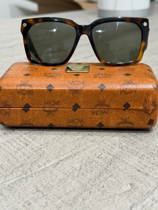 MCM Men's Tortoiseshell Frame Sunglasses with Case - Picture 1 of 7
